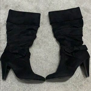 Women’s heeled black suede boot